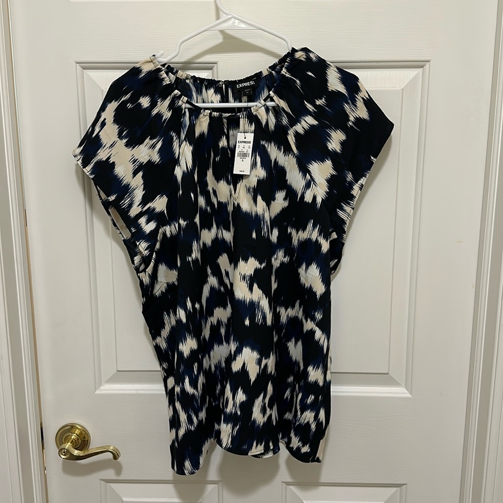 Express NWT XL Short Sleeve Blouse